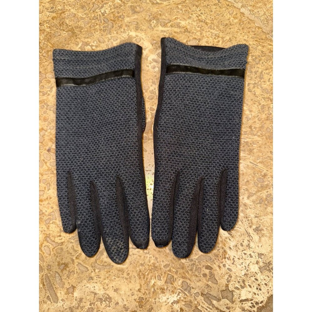 Vintage Winter Gloves With Stylish Black Trim